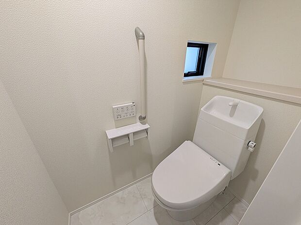 安全面を考慮した手摺付きお手洗い