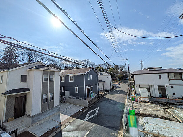住居からの眺望。周辺は閑静な戸建てエリアです