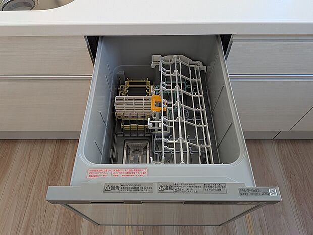 食洗機。ビルトイン型なので余計なスペースも取りません