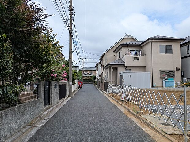 複数路線利用可能。駅前には買い物施設が揃います