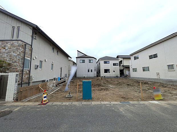 ゆとりある敷地に建つ全2棟の分譲地