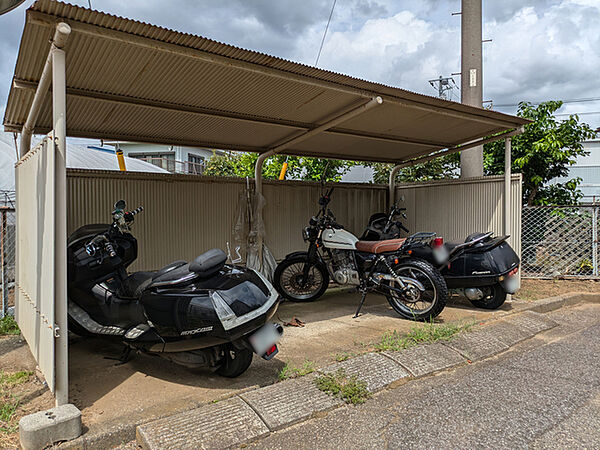 バイク置き場ございます