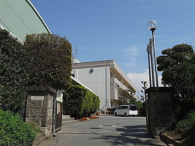 船橋市立二宮中学校740m徒歩10分