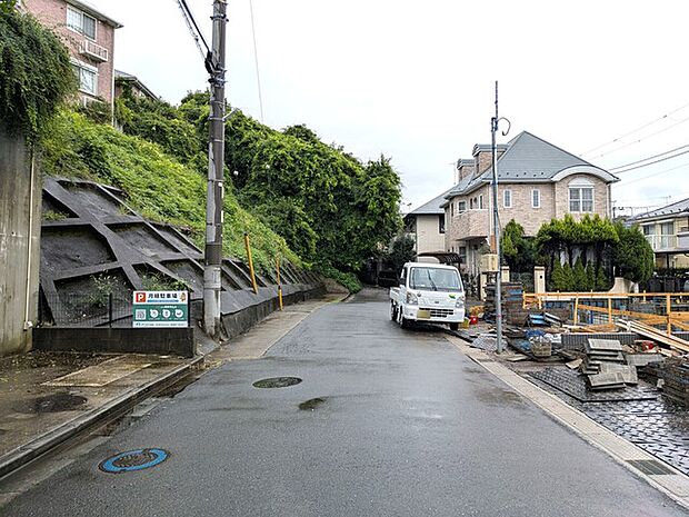 南側道路に面しており陽当たり良好です◎