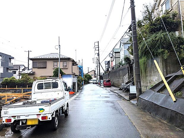 3方向角地に位置しており、採光・通風ともに良好です