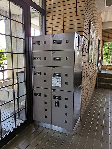 不在時に荷受けができる宅配BOXがございます