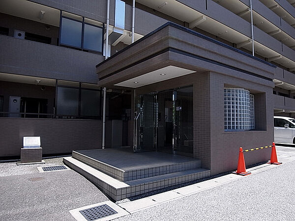 安心のオートロックシステムエントランス
