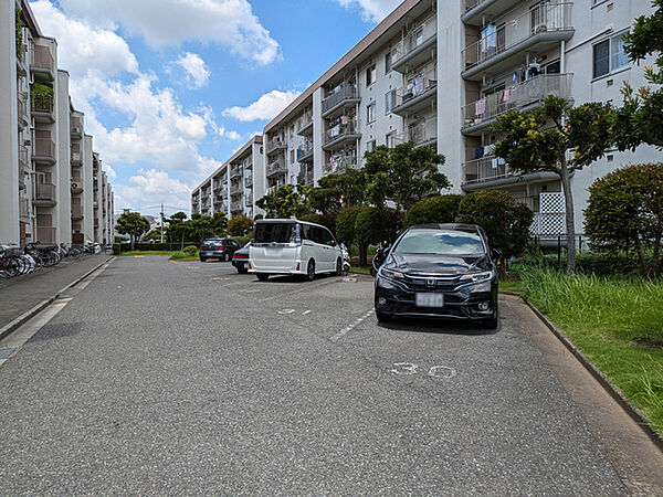 駐車場は平置きです