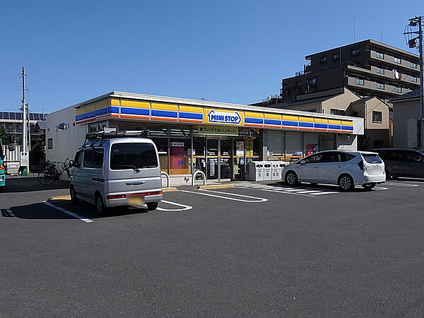 ミニストップ前原西4丁目店570m徒歩8分