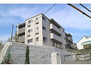 高槻駅より徒歩25分 築7年10ヶ月 3階建の賃貸物件