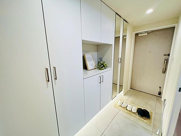 シューズボックス以外の玄関収納もタップリあります