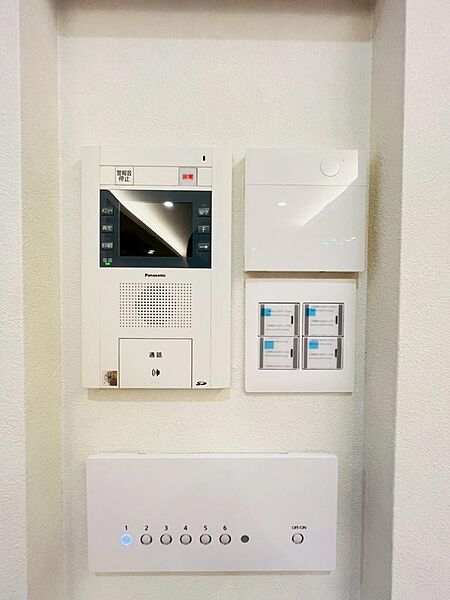 来訪者の顔が見える安心のTVモニター付きインターホン