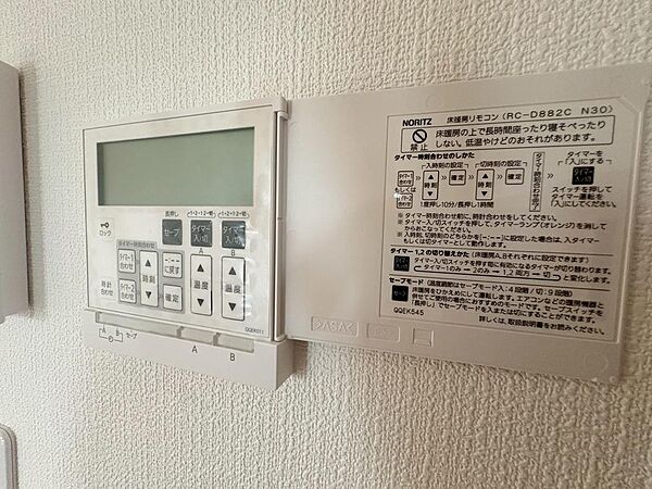 足元から暖まる床暖房も完備