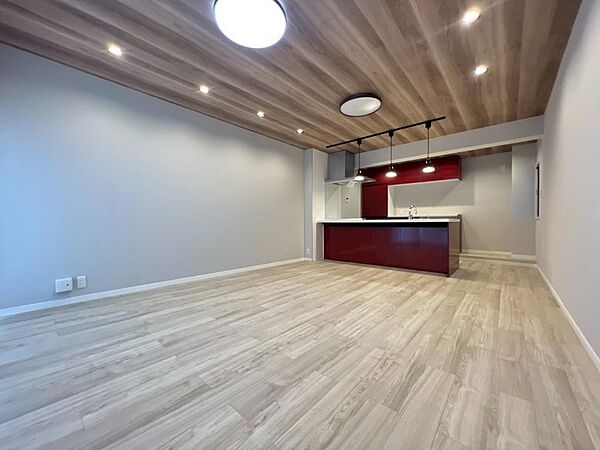 家族の笑い声が聞こえてきそうなゆとりある17.3帖のLDK。家族揃ってリビングで過ごすお休みの日が待ち遠しいですネ