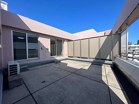 開放感のある23.78m2のルーフバルコニーです