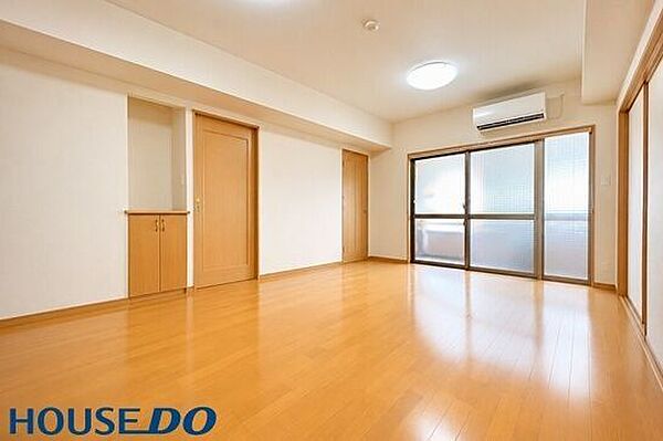 ※AI加工で家具類削除してます。