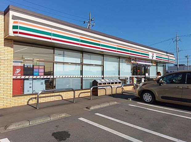 セブンイレブン筑西岡芹店 320m