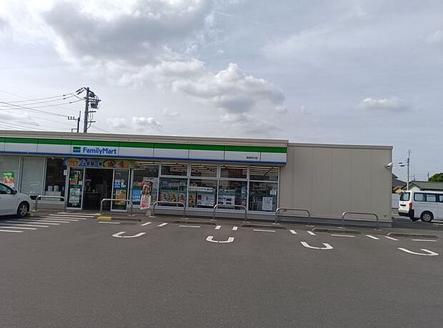 ファミリーマート布川店 360m