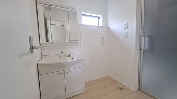 脱衣室には、洗面台・洗濯機置き場としてご利用いただきます