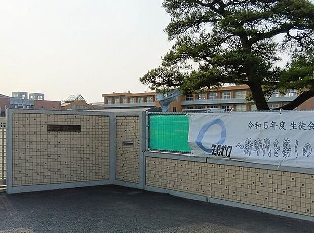 筑西市立下館南中学校 730m