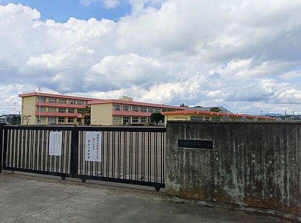 筑西市立新治小学校 390m