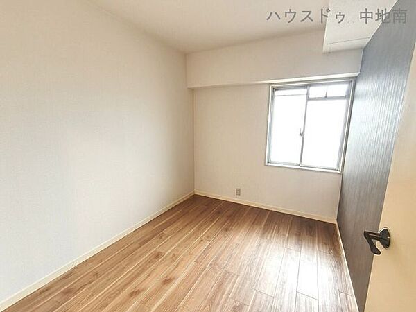 書斎や趣味部屋としても使用できる洋室♪