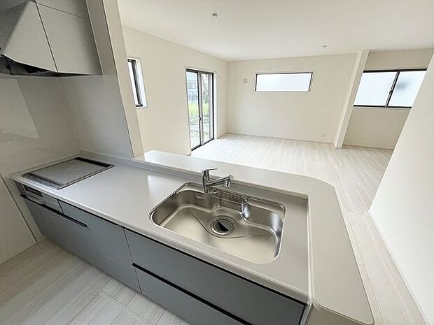 家族との会話が弾むカウンターキッチン♪