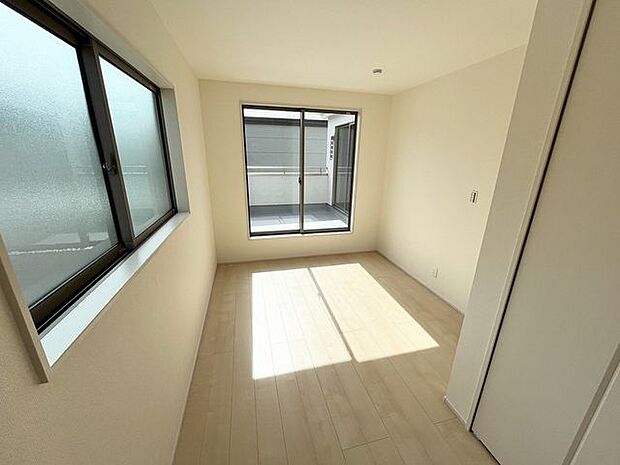 書斎や趣味部屋としても使用できる洋室♪