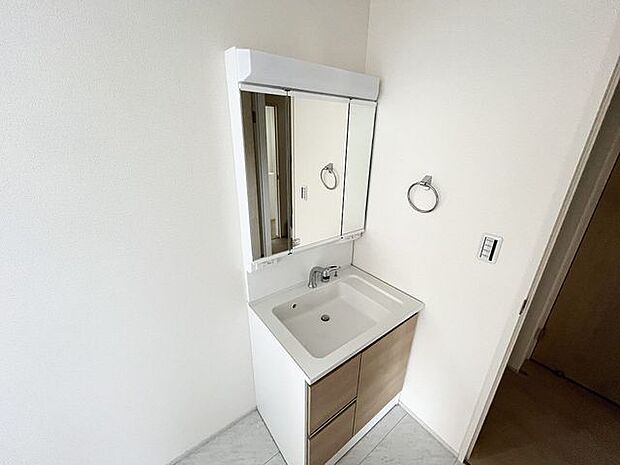 収納スペース充実の洗面化粧台♪