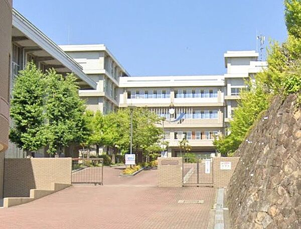姫路市立姫路高校 730m