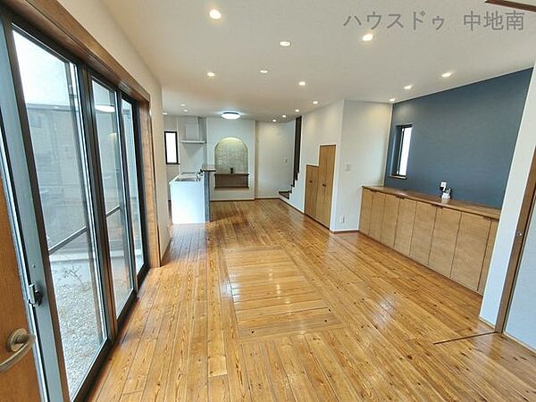 家族が自然と集まる、22帖の大空間リビング♪