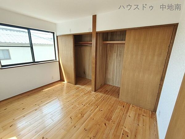 書斎や趣味部屋としても使用できる6帖の洋室♪