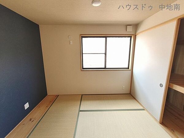 のんびりとくつろげる4.5帖の和室♪