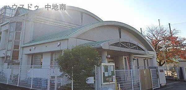 中央乳児保育所 490m