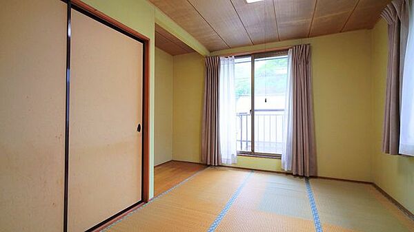 2階、6帖の和室♪