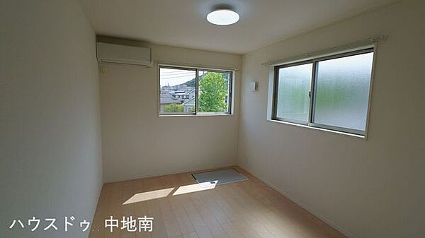 書斎や趣味部屋としても使用できる洋室♪
