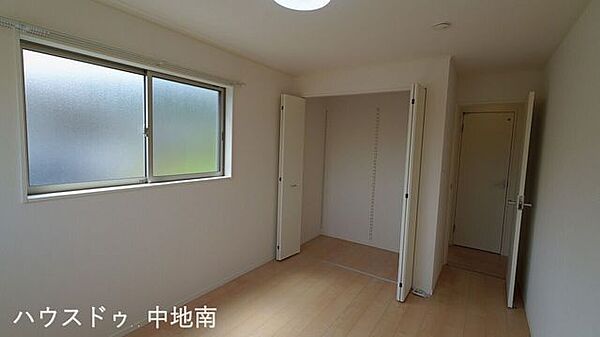 書斎や趣味部屋としても使用できる洋室♪