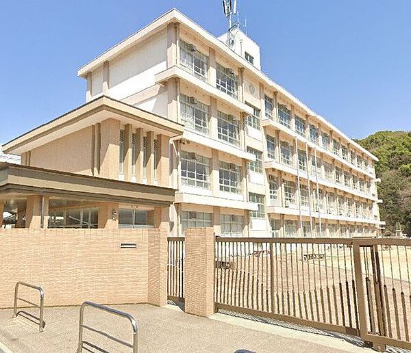 勝原小学校 730m