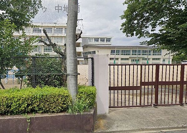 城東小学校 720m