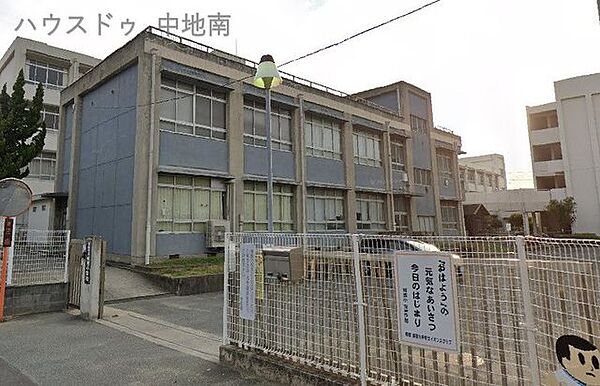 城西小学校 900m