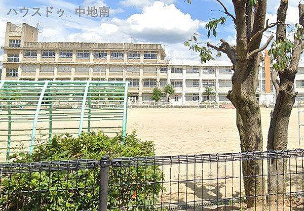 安室小学校 260m
