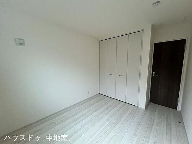 5.3帖の洋室は書斎や趣味部屋としても使用可能♪