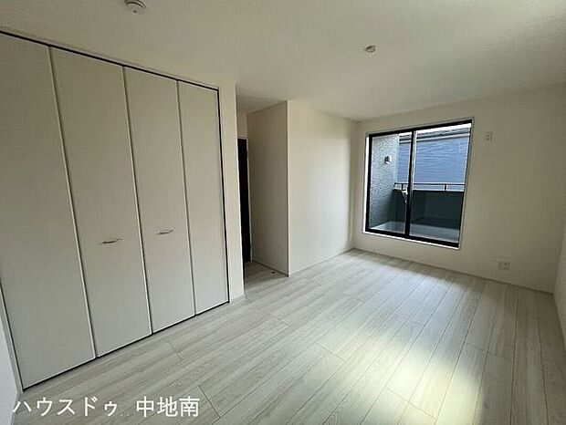 8帖の洋室は寝室に最適♪