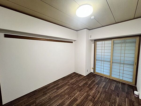 6帖の洋室は寝室に最適です♪