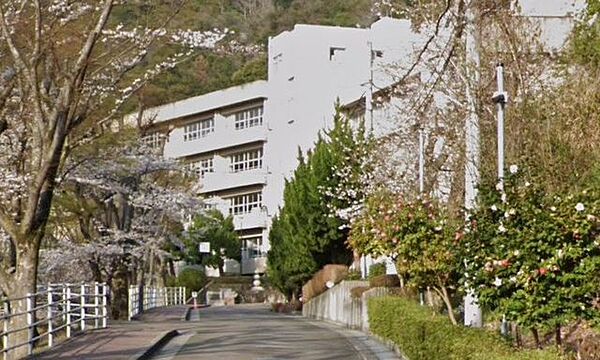 姫路市立琴丘高校 1590m