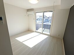 ミルアモール E 2階1LDKのリビング/ダイニング