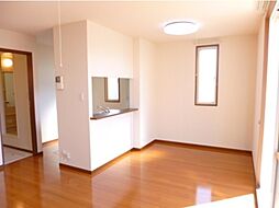 リッシュ・コリーヌ A 1階1LDKのリビング/ダイニング