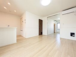 クルール D 2階1LDKのリビング/ダイニング