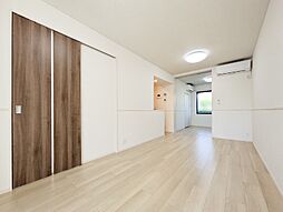 クルール E 1階1LDKのリビング/ダイニング