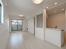 ミー クヮーム スゥク B 2階2LDKのリビング/ダイニング